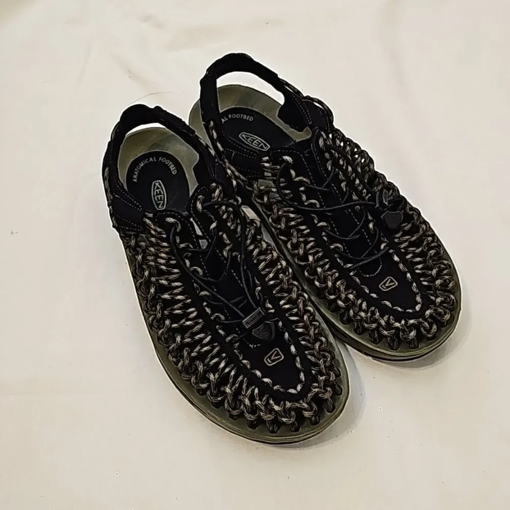 Keen uneek sandal, size 9‎